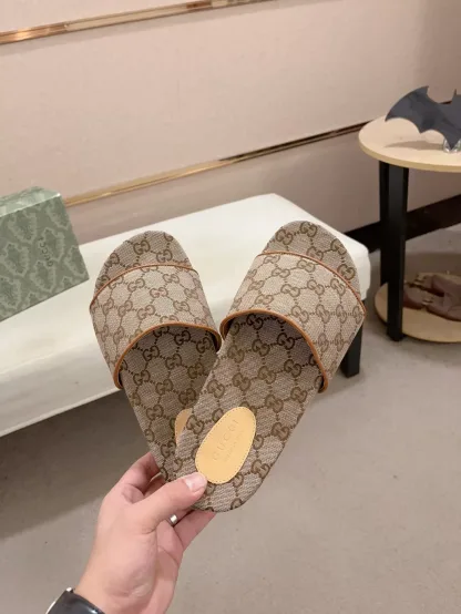 Gucci GG Canvas Slide Sandal Replica – Unisex Beige/Ebony - Image 5